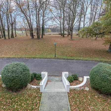 Jagdschloss Zu * Hohen Niendorf